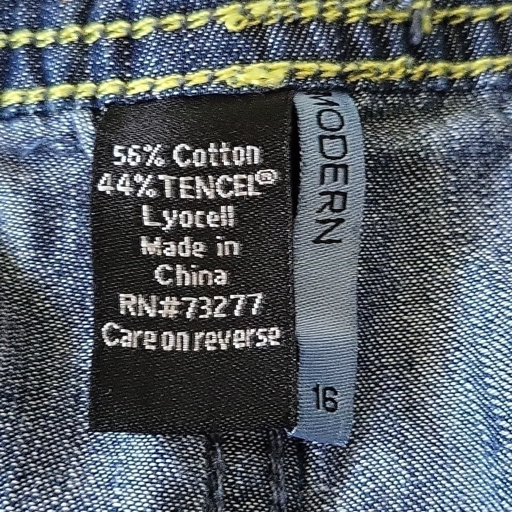 Apt. 9 dark blue cotton blend shorts with cuffs and 5
